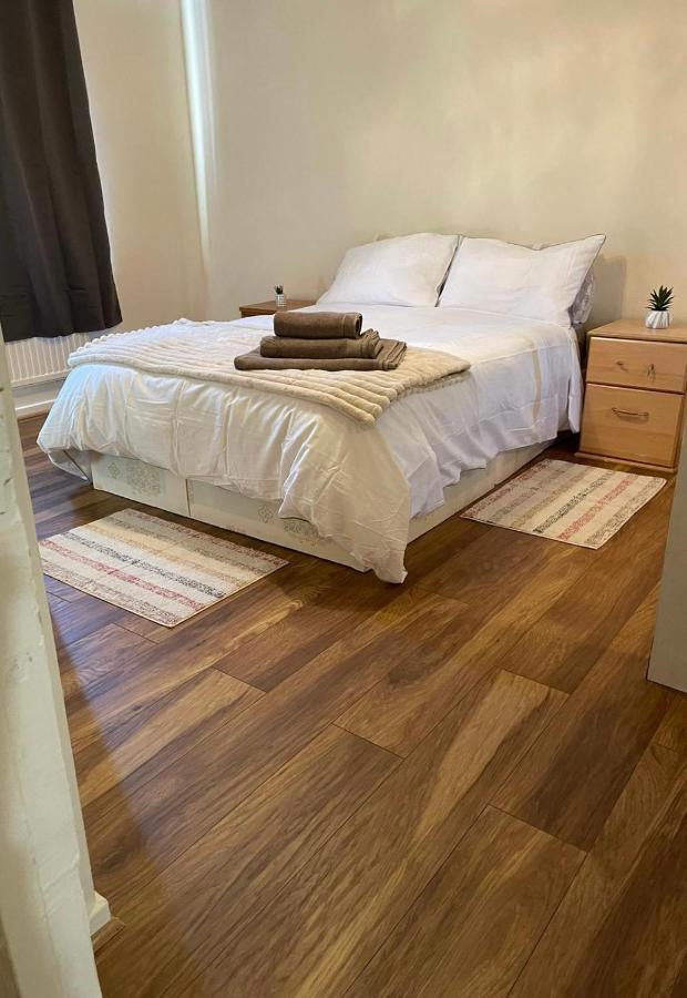 Single And Doubles Rooms Close To Central Londra Exterior foto