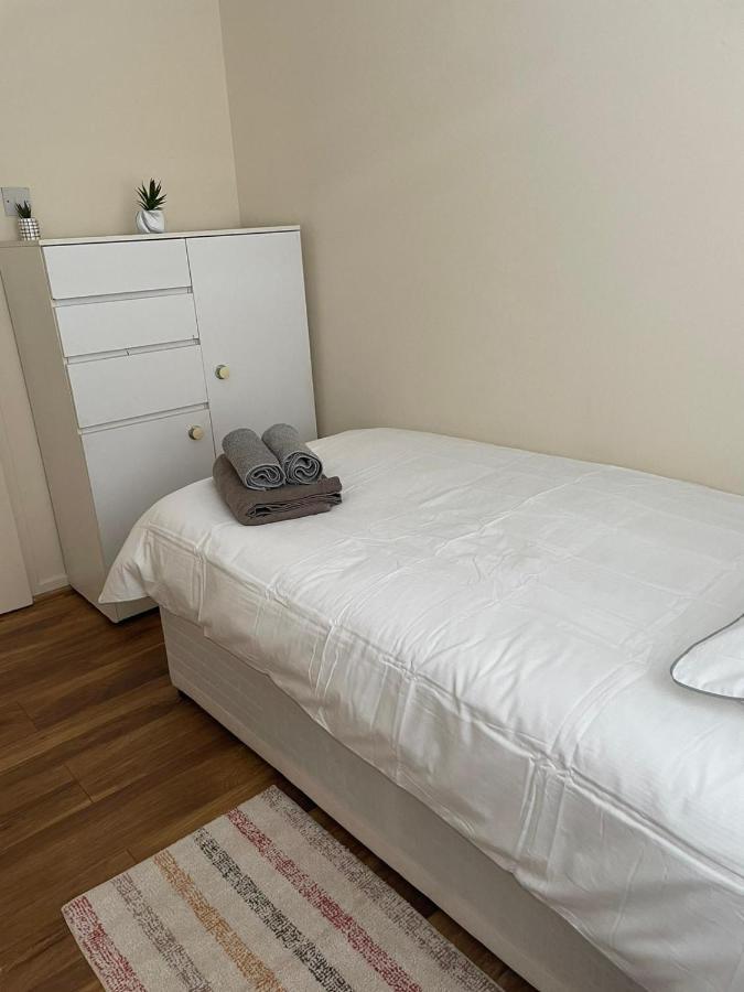 Single And Doubles Rooms Close To Central Londra Exterior foto