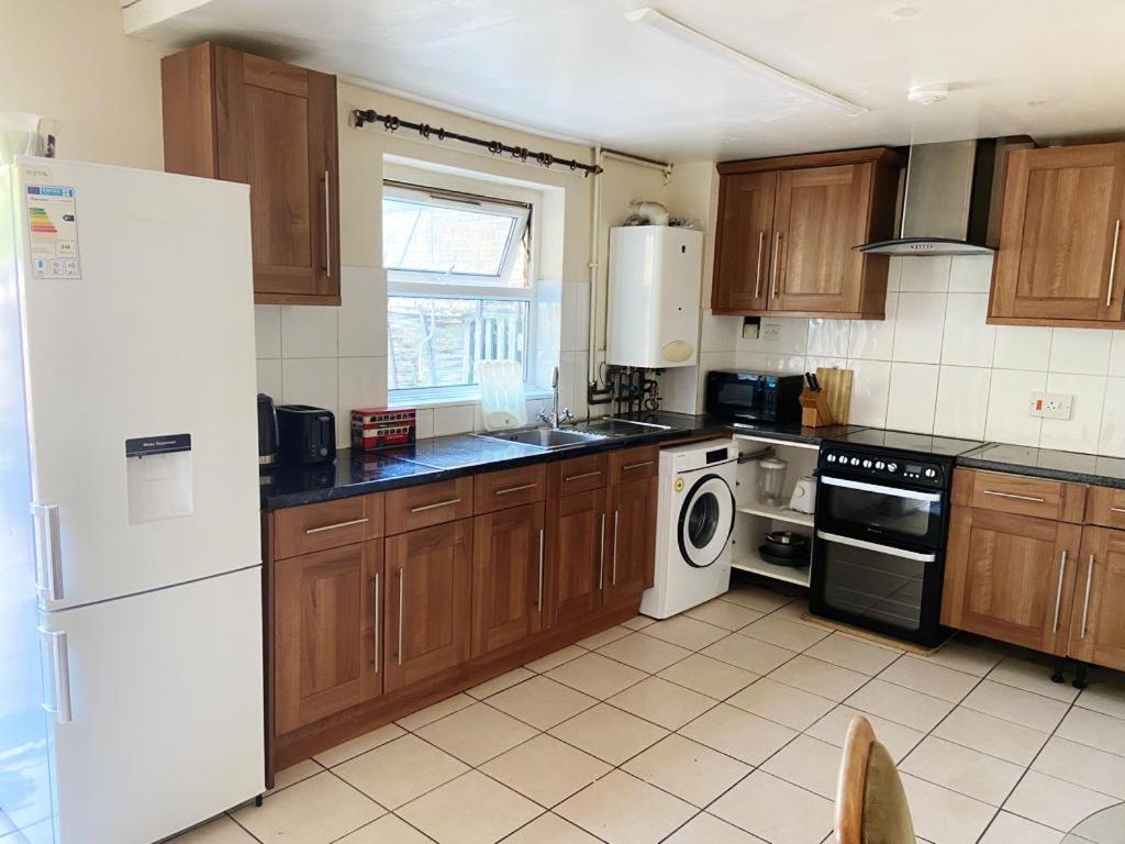 Single And Doubles Rooms Close To Central Londra Exterior foto
