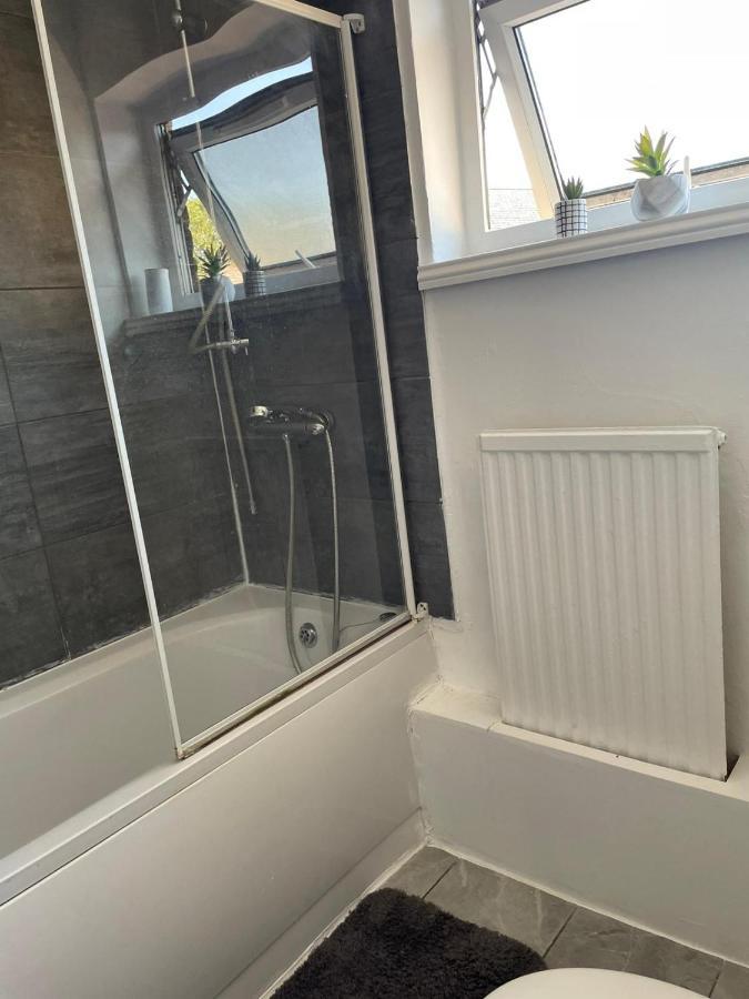 Single And Doubles Rooms Close To Central Londra Exterior foto