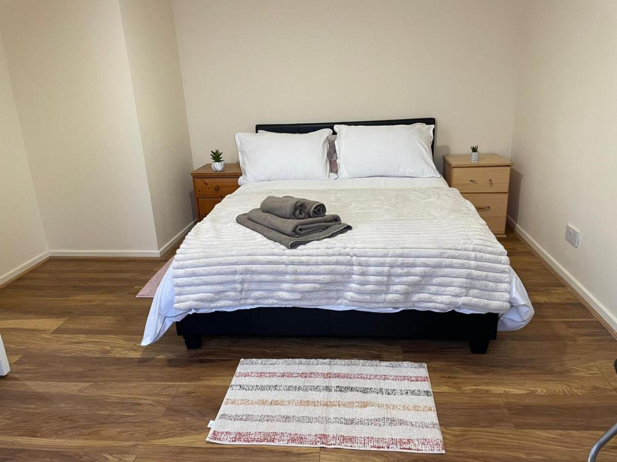 Single And Doubles Rooms Close To Central Londra Exterior foto