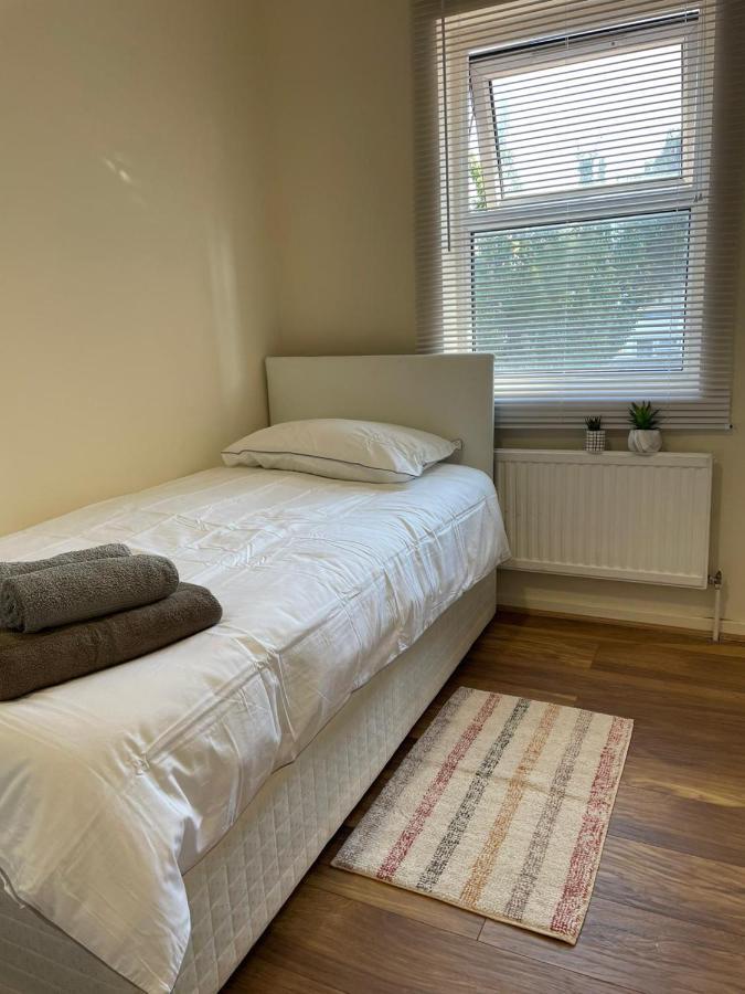 Single And Doubles Rooms Close To Central Londra Exterior foto